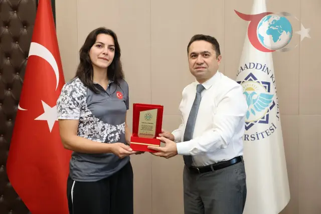 ALKÜ Öğrencisi Esra Türkmen, Dünya Üniversiteler Yaz Oyunları’nda Altın Madalya Kazandı
