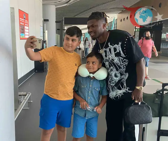 Beşiktaş'ın Yeni Yıldız Adayı El Bilal Toure İstanbul'da