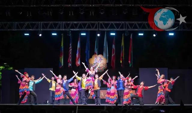 Nilüfer Halk Dansları Topluluğu İtalya'dan Ödülle Döndü