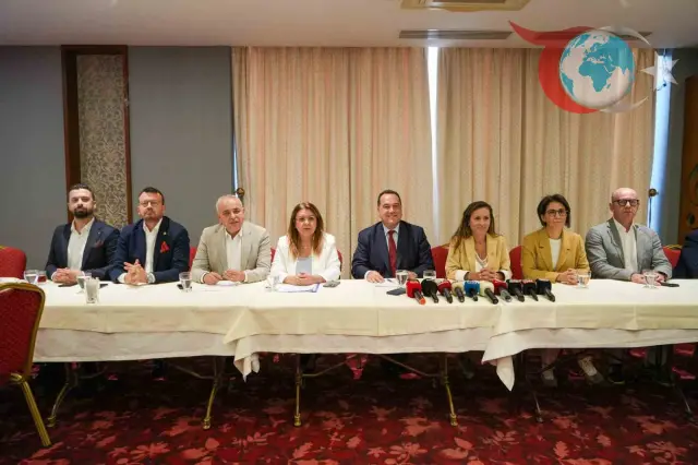 CHP Manisa'da Üzüm Üreticilerinin Sorunları ve Yerel Yönetimlerin Mücadelesini Masaya Yatırdı
