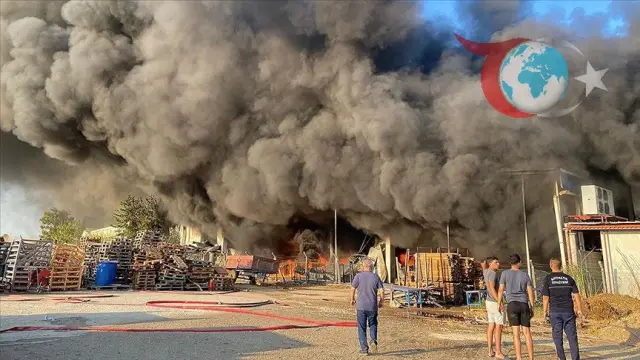 Antalya'da Soğuk Hava Deposunda Yangın Paniği