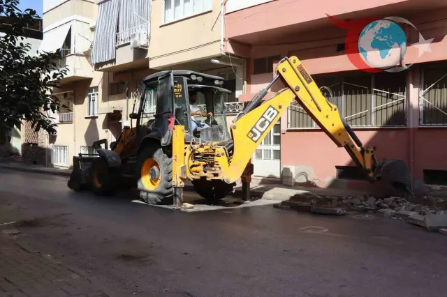 Nazilli Belediyesi Kurtuluş Mahallesi'nde Yol Yenileme Çalışmalarına Hız Kesmeden Devam Ediyor