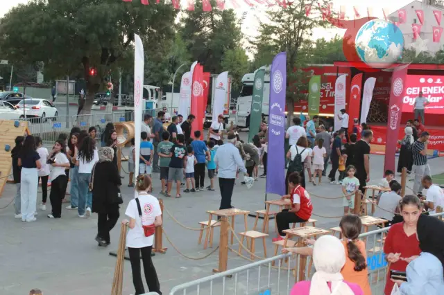 Geleneksel Oyun Tırı Siirt’te Çocuklarla Buluştu