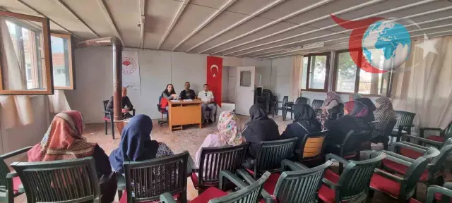 Aslanapa'da Çilek Üreticilerine İyi Tarım Uygulamaları Eğitimi