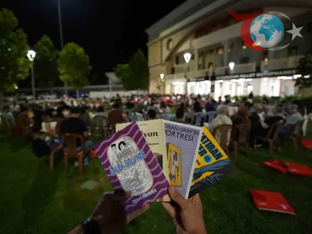 Denizli’nin Kitap Tutkunları Sessiz Okuma Etkinliğinde Buluştu
