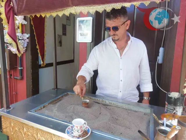 Kumda Pişen Kahvenin Aromatik Yolculuğu: Eskişehir'de Ersin Kortan’ın Hikayesi