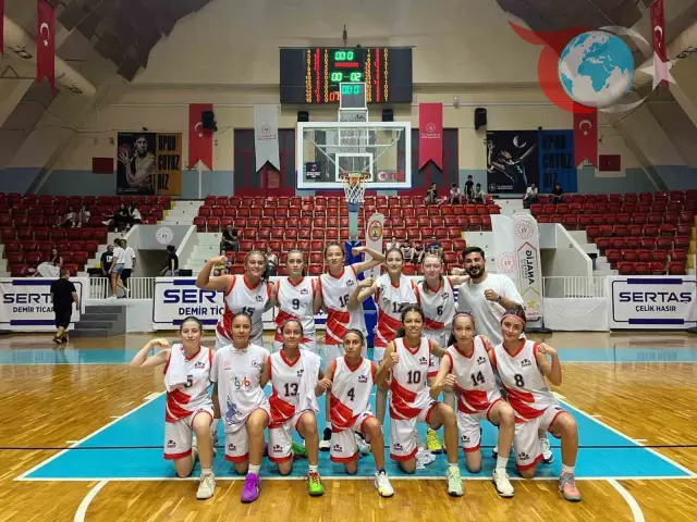Düzce Kız Basketbol Takımı Türkiye Üçüncüsü Oldu!