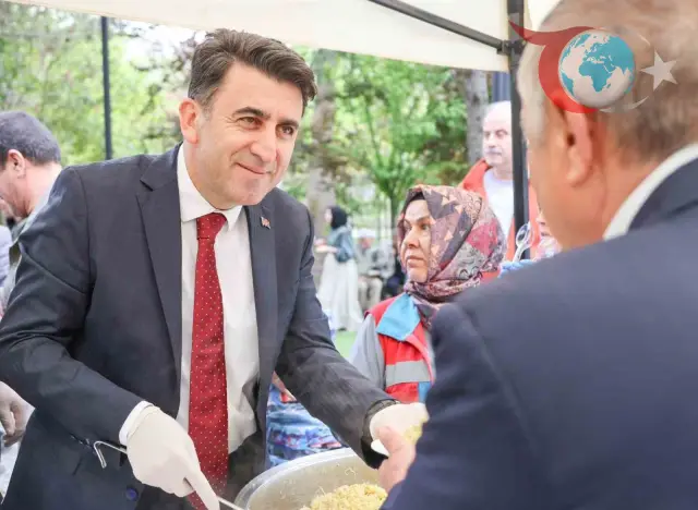 Bilecik Valisi Vatandaşlara Şifalı Pilav Dağıttı