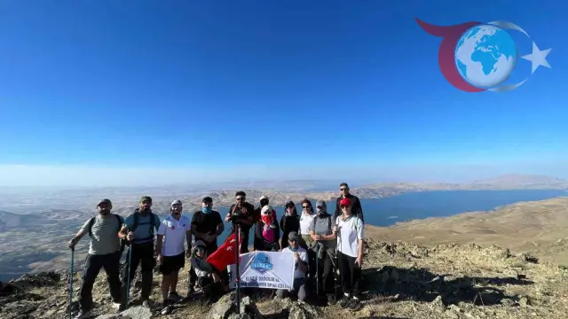 Hazarbaba Dağı'nda 30 Ağustos Zafer Bayramı Coşkusu: 2 Bin 347 Meterde Dalgalanan Türk Bayrağı