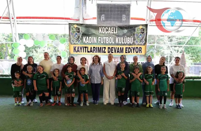 Kocaeli'de Kadın Futboluna Renkli Destek: Anneler ve Minikler Sahada Buluştu