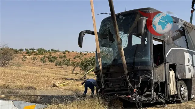 Tarsus-Adana-Gaziantep Otoyolu'nda Yolcu Otobüsü Kazası: 27 Yaralı