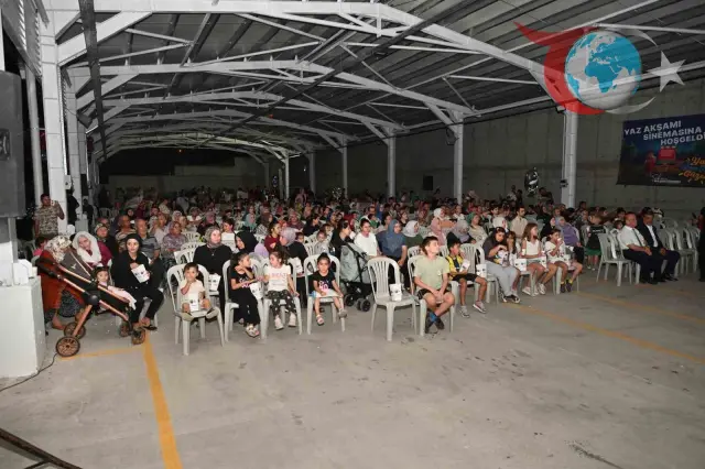 Isparta Belediyesi’nin Yaz Sinema Etkinliği Akkent Mahallesi’nde Coşkuyla Devam Ediyor