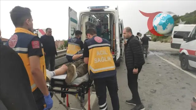 İşçi Servisi ile Otomobil Çarpıştı: 12 Yaralı