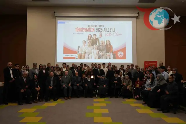 Erzincan Valisi Örnek Ailelere Şilt Takdim Etti