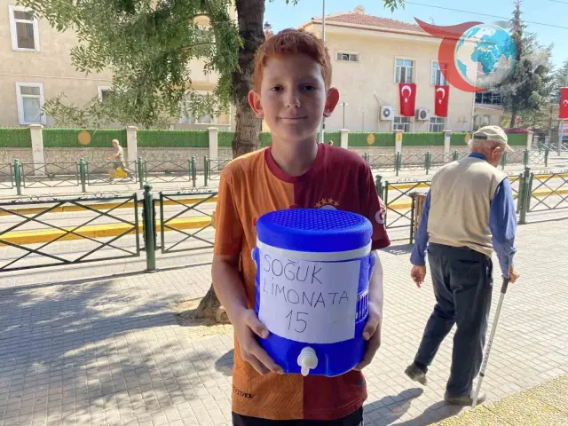 11 Yaşındaki Rasefe, Eskişehir Sokaklarında Limonata Satarak Hayat Dersleri Alıyor