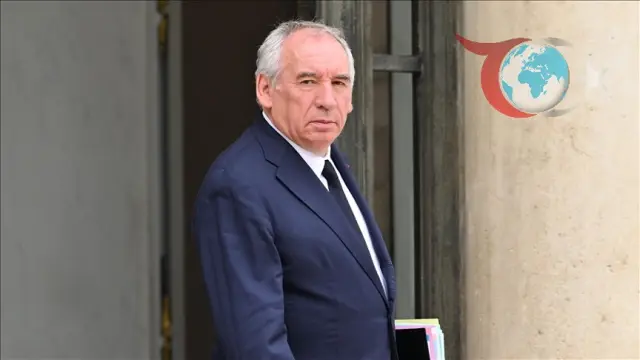 Fransa'da Hükümet Krizi: Bayrou'nun Geleceği Belirsizliğini Koruyor