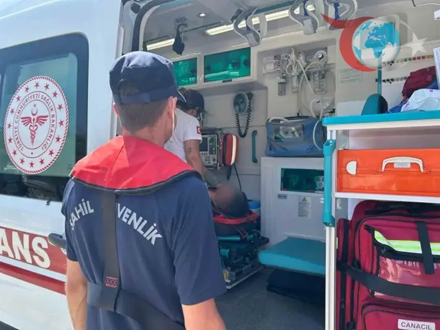 Fethiye'de Gezi Teknesinde Yaralanan Çocuğun Tıbbi Tahliyesi