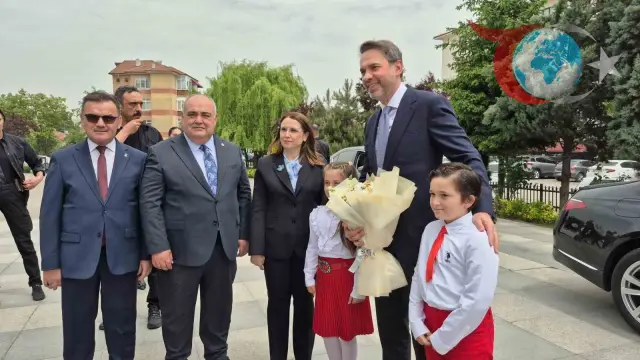 Bakan Bayraktar Bartın'da Ziyaretlerde Bulundu