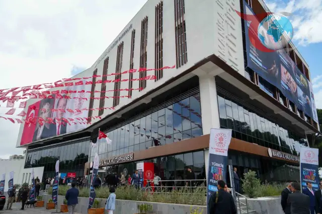 Manisa’da Türkiye’nin En Büyük Kütüphanesi Açıldı