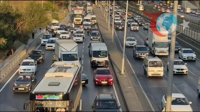 İstanbul'da Okulların Açılmasıyla Trafik Yoğunluğu Zirve Yaptı
