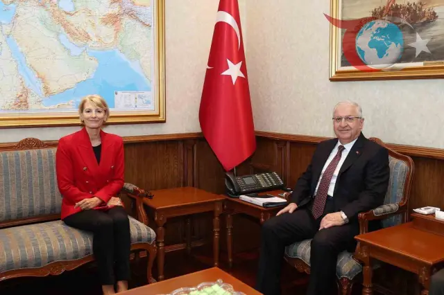 Milli Savunma Bakanı Güler ve İngiltere Büyükelçisi Morris Bir Araya Geldi