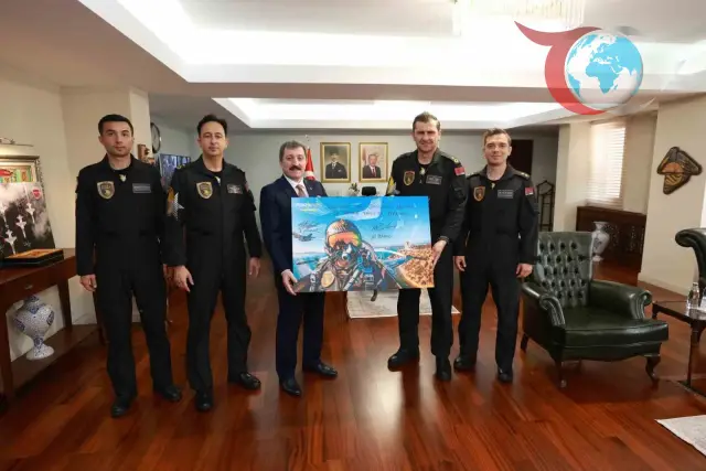 SOLOTÜRK ve Türk Yıldızları Samsun’da Valiyi Ziyaret Etti