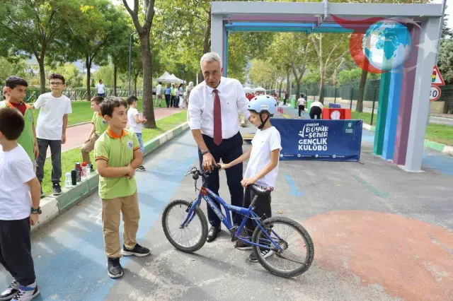 Bursa'da Çocuklar Güvenli Bisiklet Sürüşüyle Tanıştı