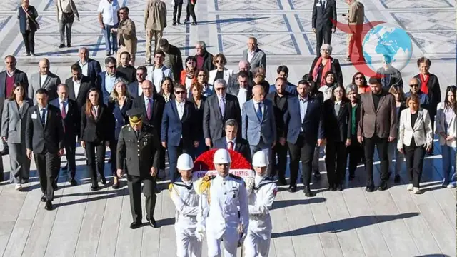 CHP Heyeti, Olağanüstü Kurultay Öncesi Anıtkabir'de Ata'nın Huzurunda