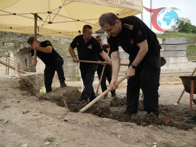 Düzce Belediyesi İtfaiyesi Konuralp Antik Tiyatrosu Kazılarına Destek Verdi