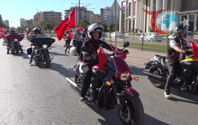 Gaziler Günü'nde Motosikletlerle Duygusal Şehir Turu