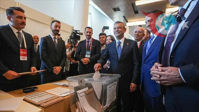 Özgür Özel Yeniden CHP Genel Başkanlığına Seçildi