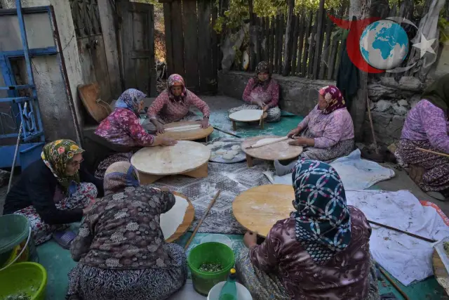 Erzincan'da Geleneksel İmece Usulü Kış Hazırlıkları Devam Ediyor