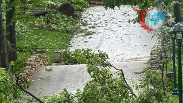 Şiddetli Fırtına ve Kasırga En Az 14 Kişinin Hayatını Aldı