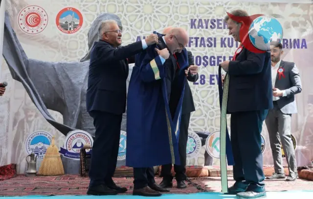 Kayseri Üniversitesi Rektörüne Ahilik Ödülü: Geleceğe İlham Veren Bir Tören
