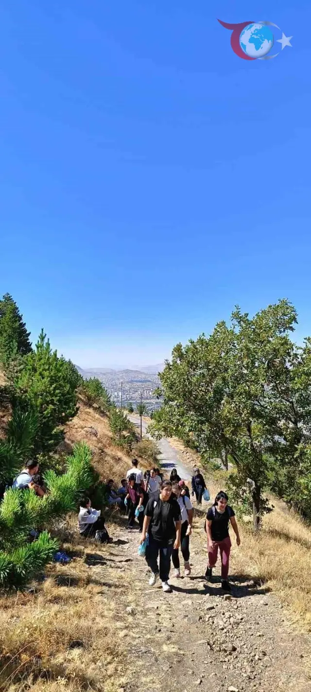 Öğrencilerden Ali Dağı'nda Anlamlı Tırmanış ve Çevre Temizliği!