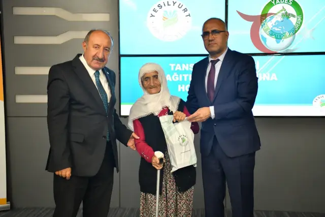 Yeşilyurt Belediyesi'nden Yaşlılara Ücretsiz Tansiyon Aleti Desteği