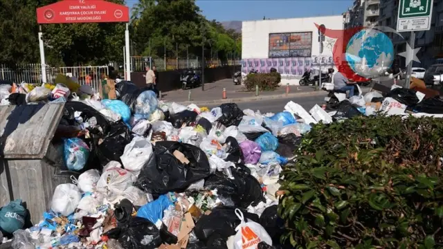 Karşıyaka'da Çöpler Sorun Olmaya Devam Ediyor: Vatandaş Tepkili