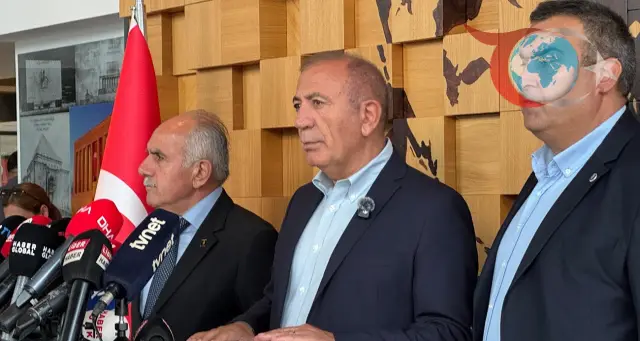 CHP İstanbul İl Başkanlığı'ndaki Siyasi Gerilim: Gürsel Tekin'den Açıklamalar
