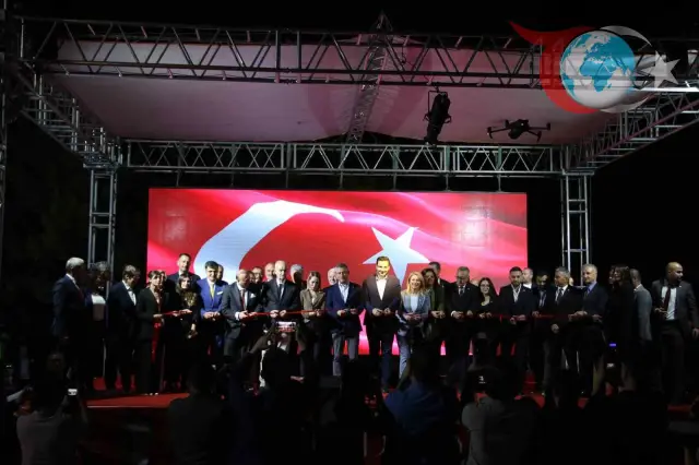 Uşak'ta Ferdi Zeyrek Adına Yenilenen Amfi Tiyatro Görkemli Törenle Açıldı