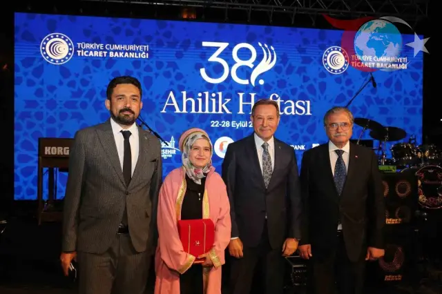 Kırşehir'de Gurur Anı: Rahime Nur Altın Yılın Türkiye Çırağı Seçildi