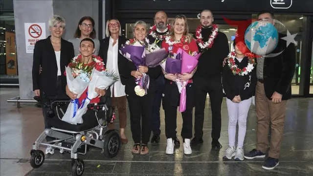 Türk Milli Yüzücü Defne Kurt, Singapur'da Tarih Yazdı