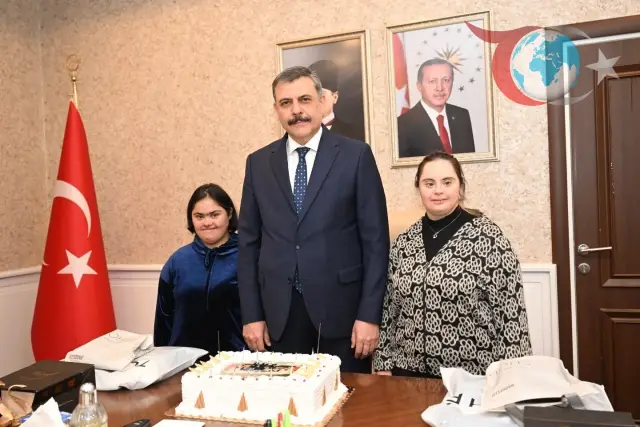 Erzurum Valisi, Down Sendromlu Çocukların Doğum Gününe Ortak Oldu