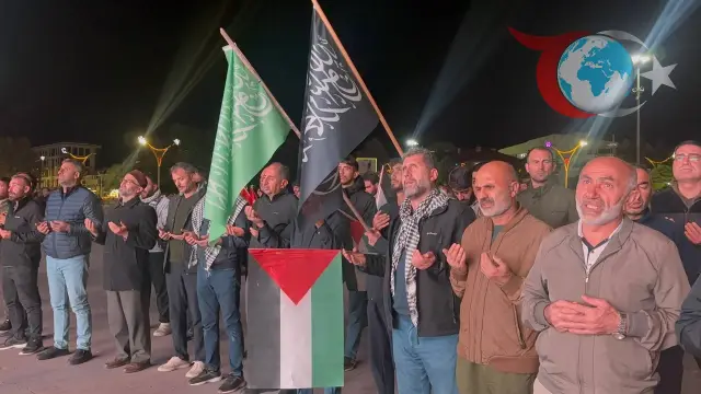 Erzincan Halkı Filistin İçin Cumhuriyet Meydanı'nda Dualarla Bir Araya Geldi