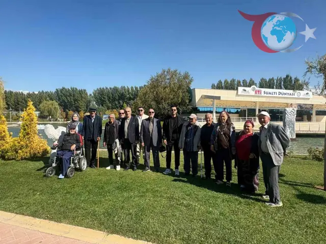 Eskişehir'de Dünya Yaşlılar Günü'nde Renkli Bir Gezi Düzenlendi