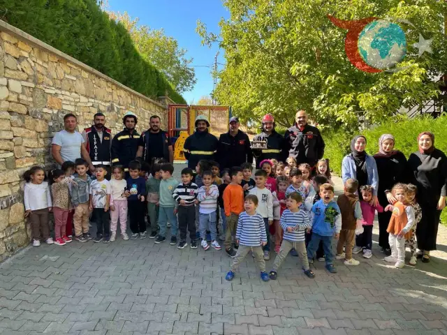 Elazığ'da Minik Öğrenciler İtfaiye Ekipleriyle Buluştu