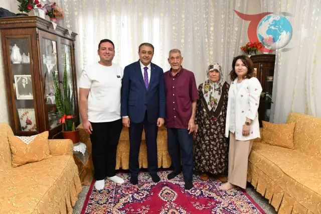 Şanlıurfa Valisi Yaşlılar Günü'nde Haneleri Ziyaret Etti