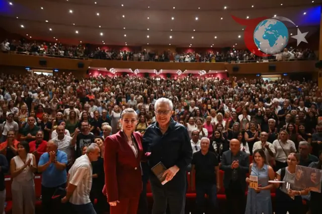 Zülfü Livaneli Antalya Kitap Fuarı'nda Okurlarıyla Buluştu