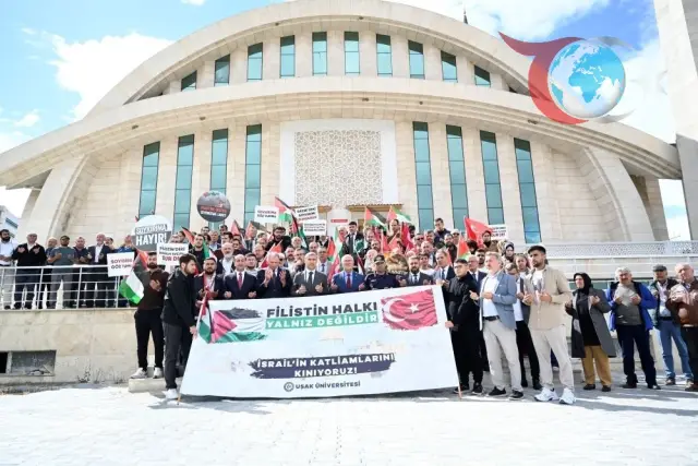 Uşak Üniversitesi'nde Filistin İçin Yüreklerin Harekete Geçtiği Dua Programı