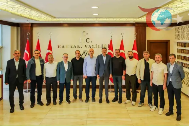 İstanbul Üniversitesi Hukuk Fakültesi Mezunları Hakkâri'de Buluştu