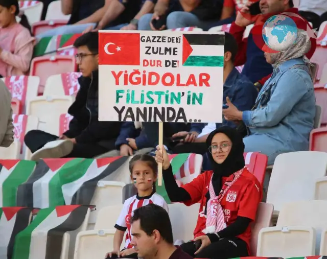Sivasspor’dan Gazze’ye Anlamlı Destek: Tribünlerden Yükselen Dayanışma